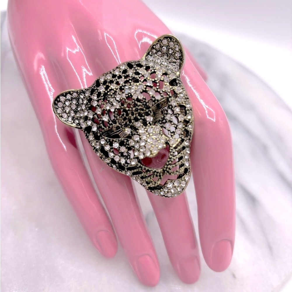 Chunky Crystal Cougar Animal Face Ring‎ with Stretch Band